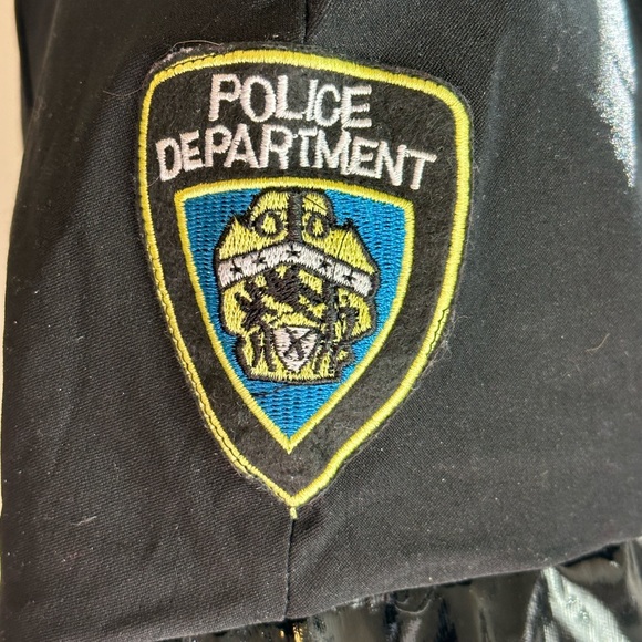 Spirit of Halloween police woman costume - Picture 7 of 16